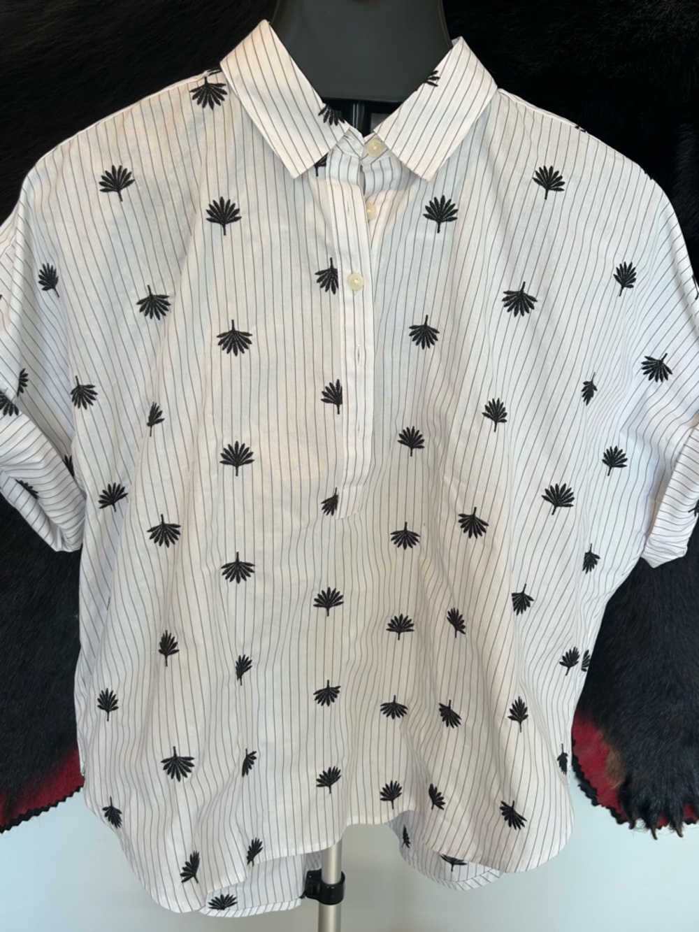 Loft White Button-Front Palm Print Shirt w/Black Pinstripes. 100% Cotton - Picture 2 of 7
